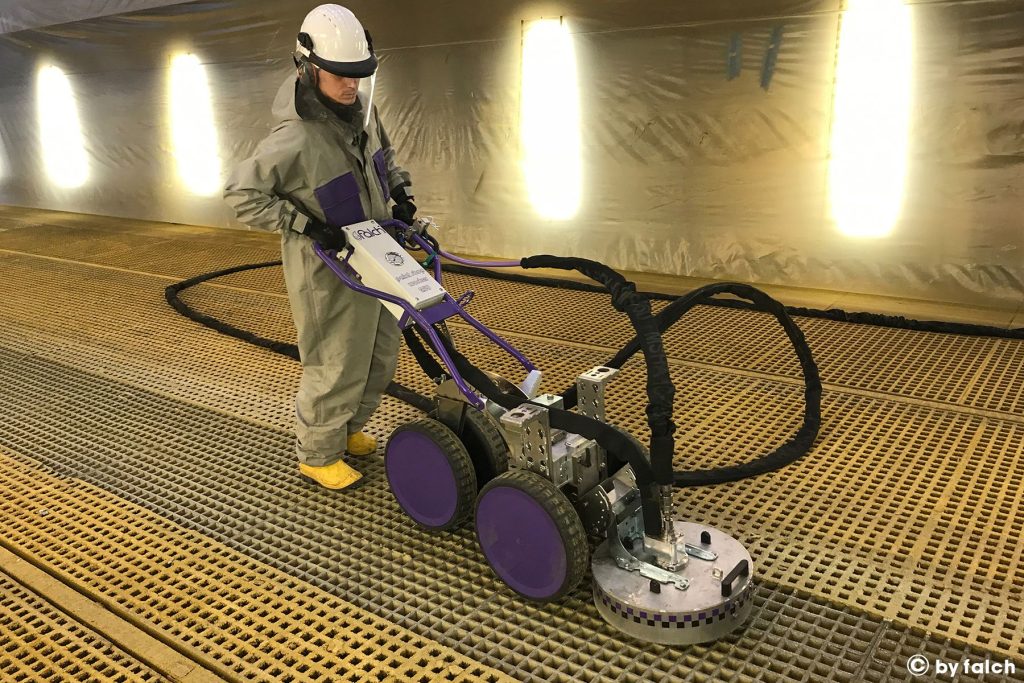 کاربرد واترجت در شستشوی سطح زمین